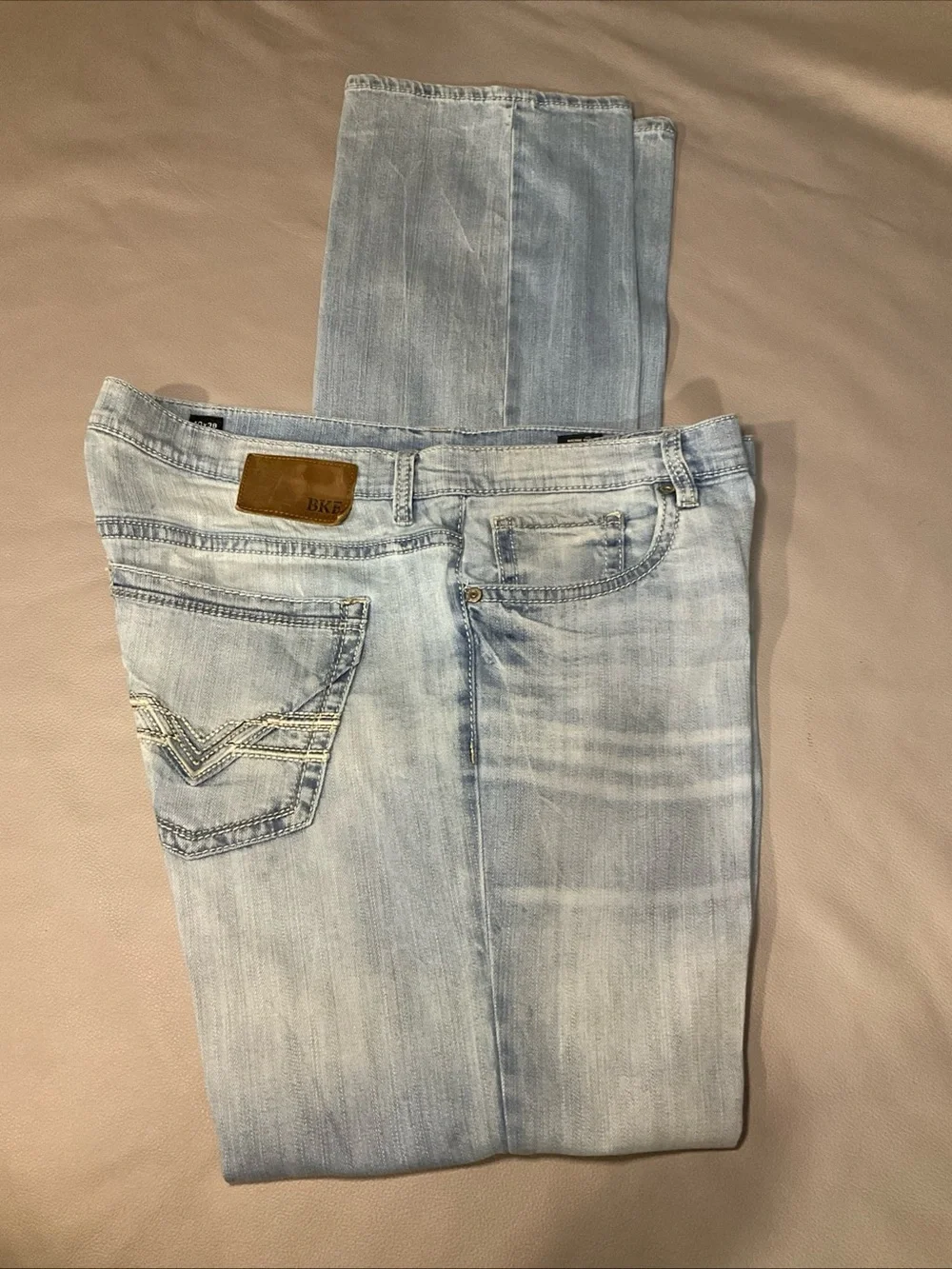 BKE Men's Relaxed Light Wash Blue Jeans